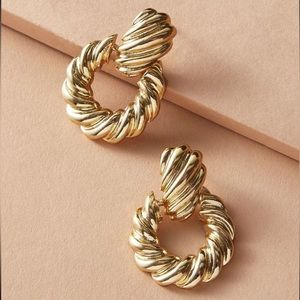 Beautiful vintage style gold hoop earrings